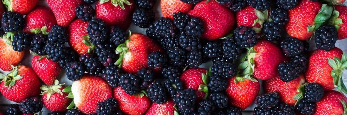 Save Big! Blackberries or Strawberries on Sale this Week!